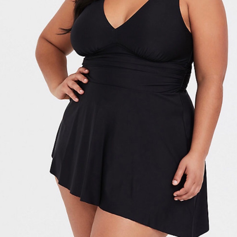 BLACK WIRELESS ASYMMETRICAL ONE-PIECE SWIM DRESS